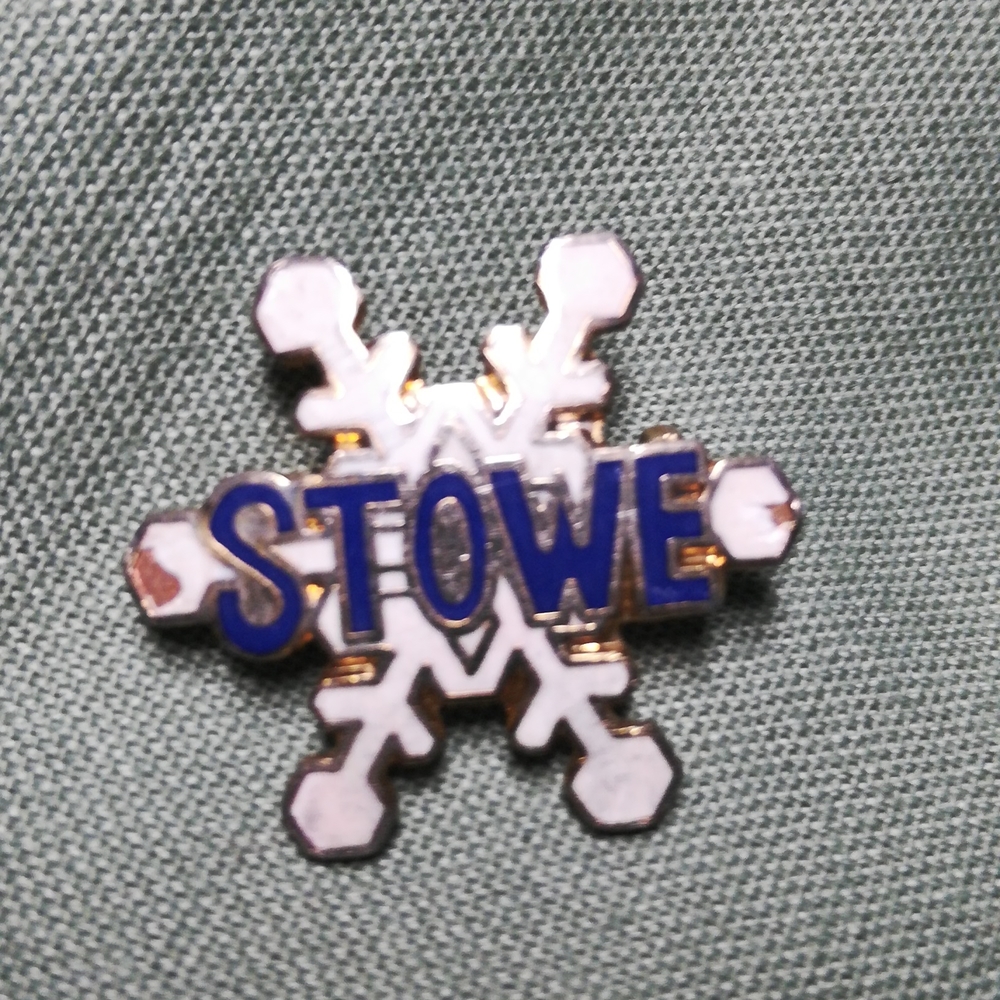 Stowe Vintage Ski Collectable Pin from the 70's